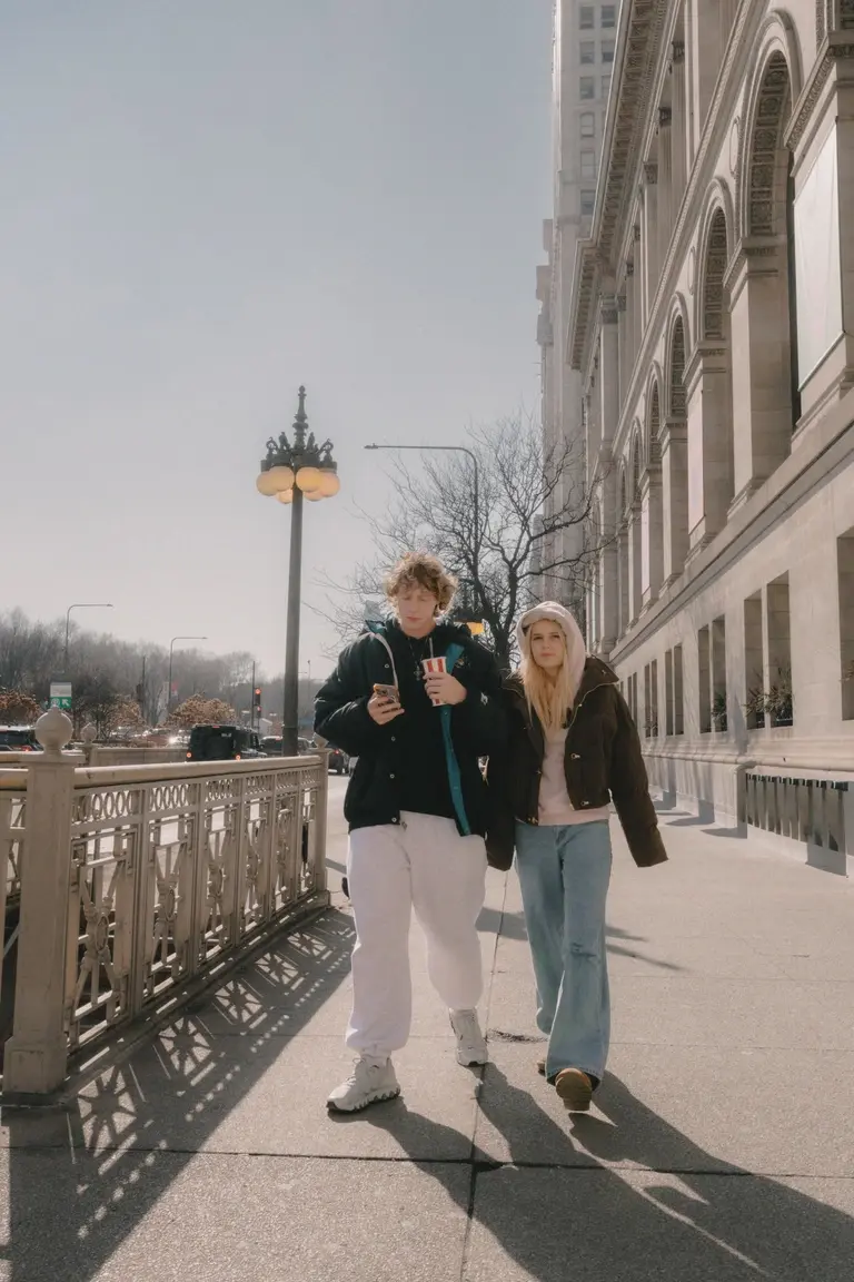 Teenagers wandering Chicago together in the daytime