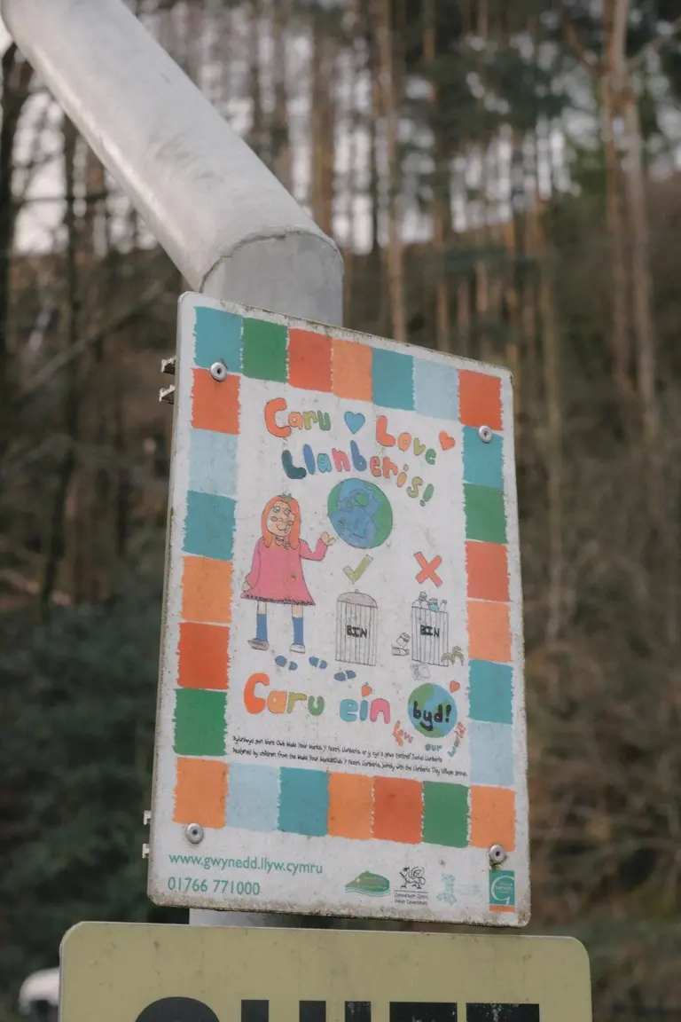 Llanberris sign at the beginning of the Llanberris route in Snowdonia