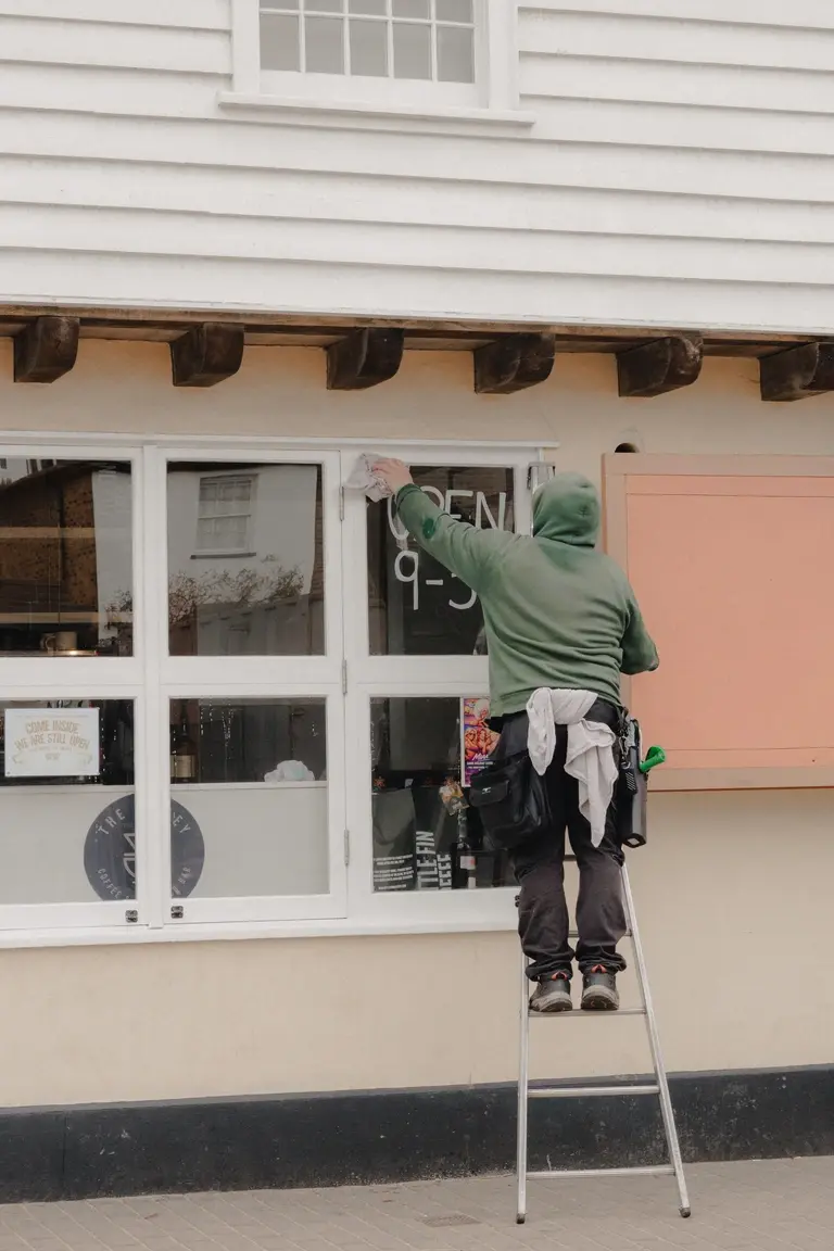 Window cleaning in Old Leigh